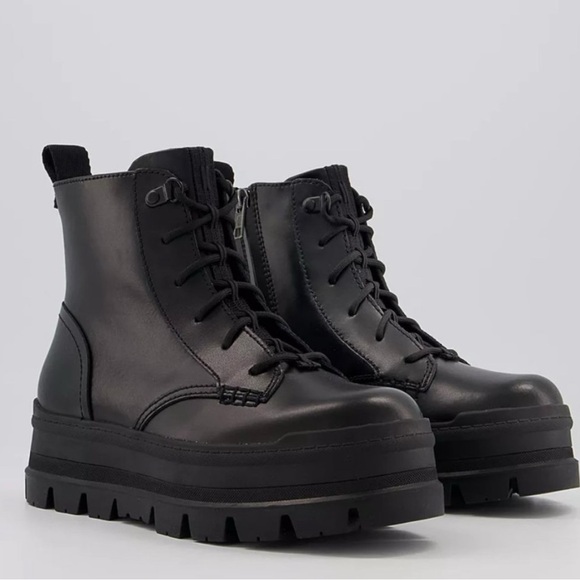 Ugg Sidnee Boots🖤 - Picture 2 of 15